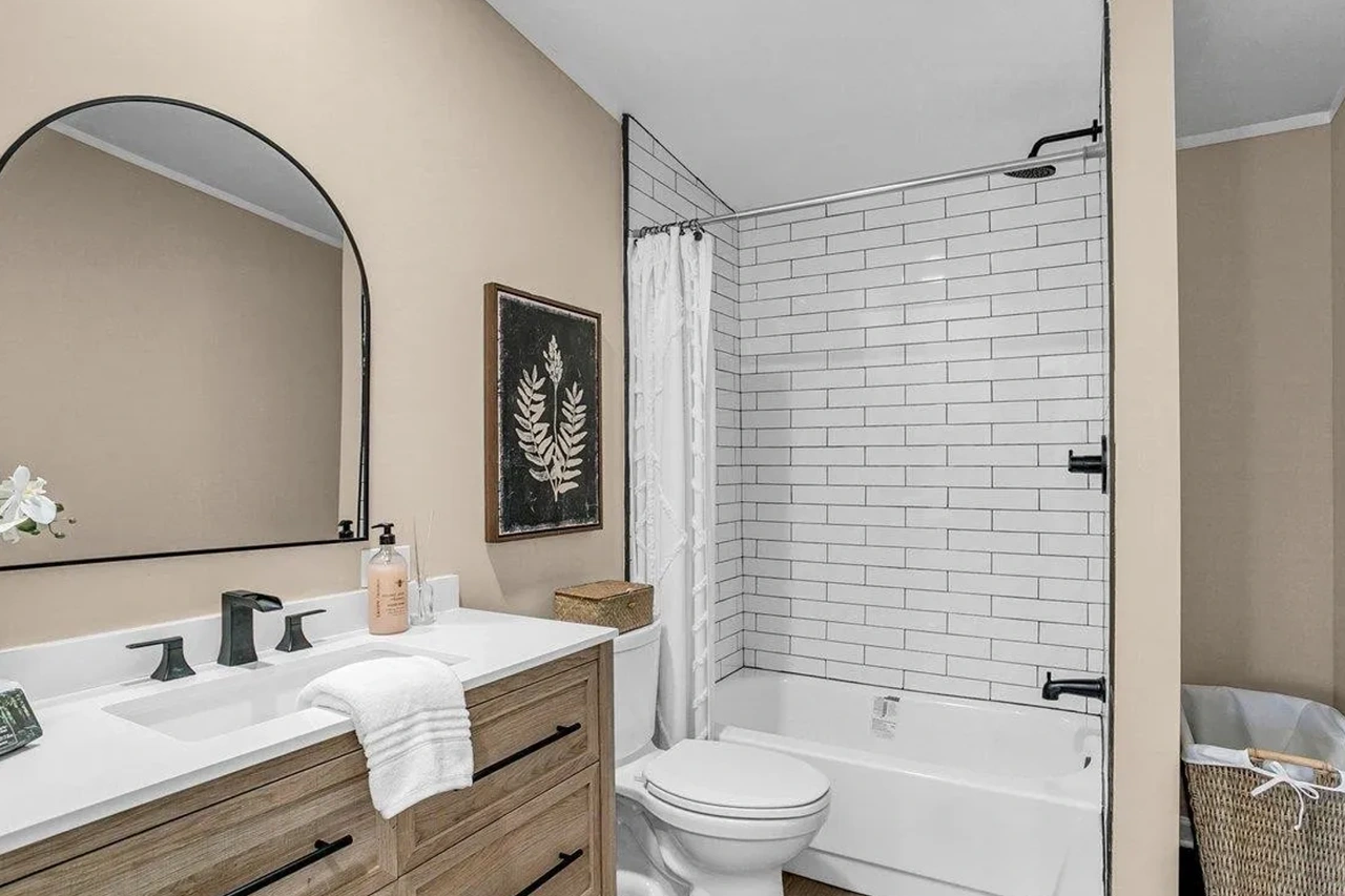 Chandler Rd Hall Bath After