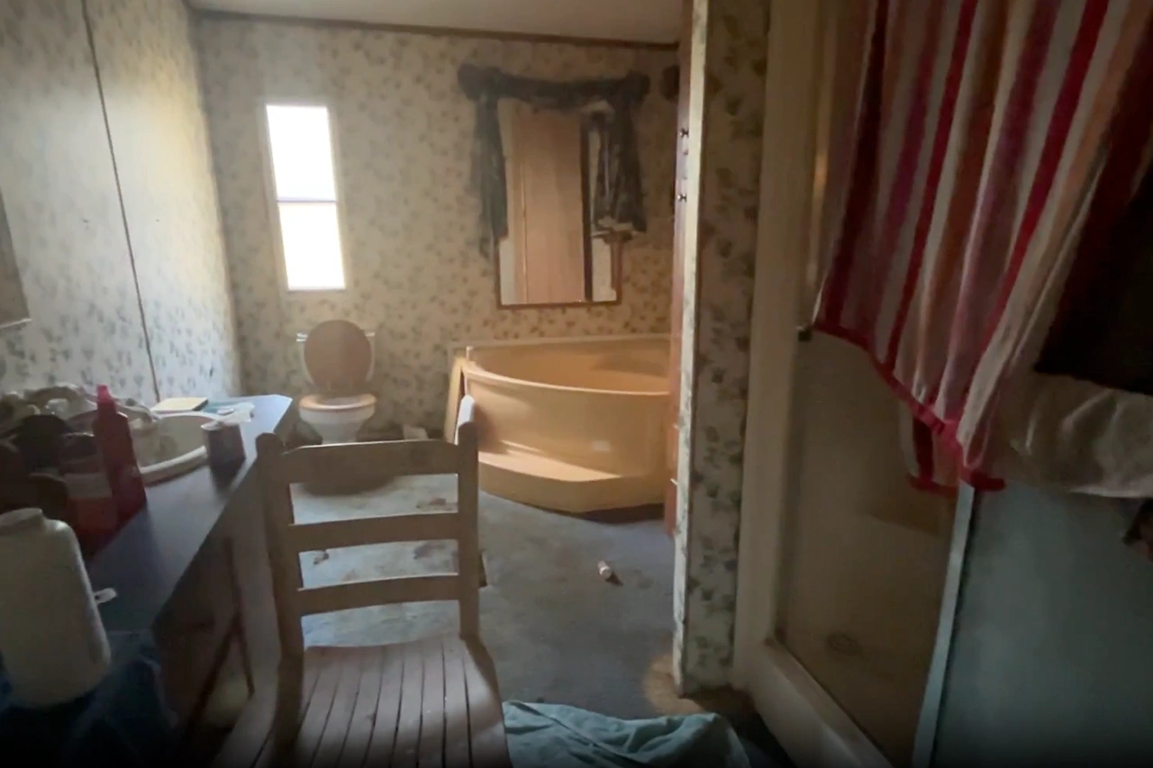 Chandler Rd Master Bath Before