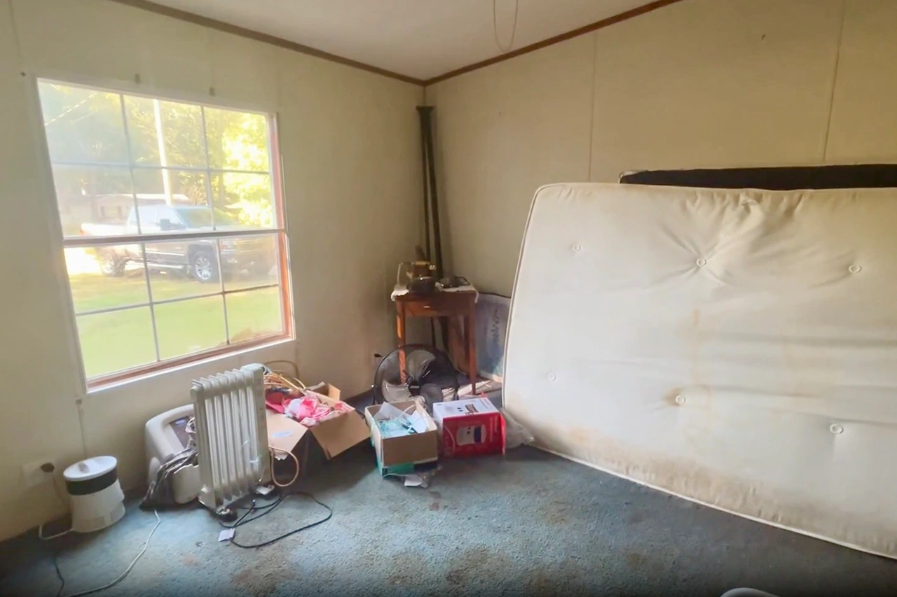 Chandler Rd Master Bed Before 2