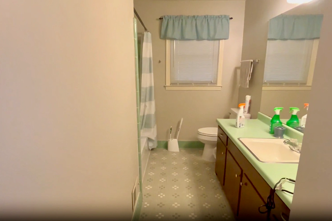 Homestead Drive Hall Bath Before